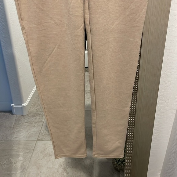 Brand new two piece set Beige color Size Medium - Picture 3 of 8